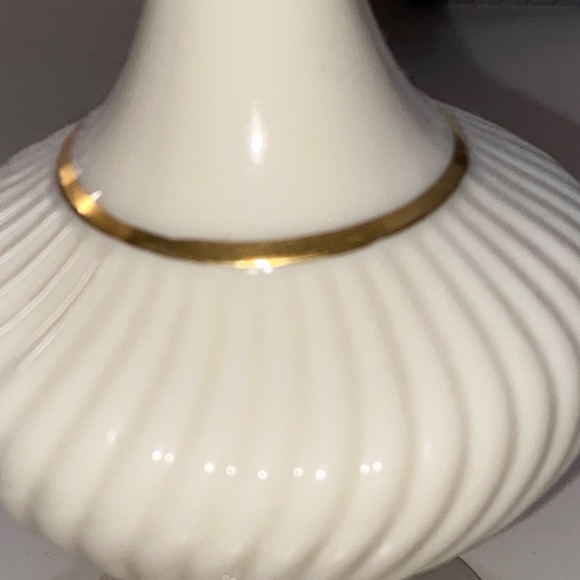 lenox slim 7" vase 24k gold detailing - Picture 5 of 7